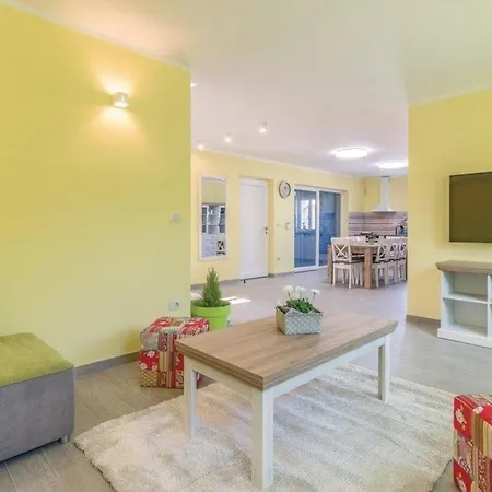 Mit Privatpool Fuer 9 Personen Ca 240 Qm In Peroj, Istrien Istrische Riviera Сasa de vacaciones