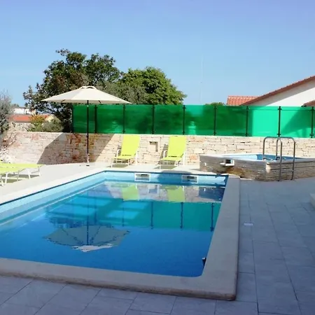 Mit Privatpool Fuer 9 Personen Ca 240 Qm In Peroj, Istrien Istrische Riviera