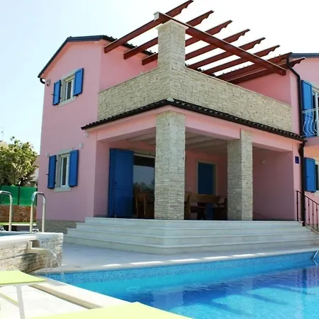 Mit Privatpool Fuer 9 Personen Ca 240 Qm In Peroj, Istrien Istrische Riviera *