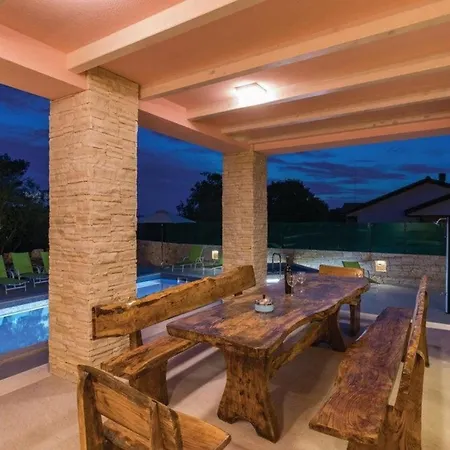 Mit Privatpool Fuer 9 Personen Ca 240 Qm In Peroj, Istrien Istrische Riviera Сasa de vacaciones *