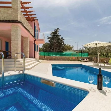 Сasa de vacaciones Mit Privatpool Fuer 9 Personen Ca 240 Qm In Peroj, Istrien Istrische Riviera